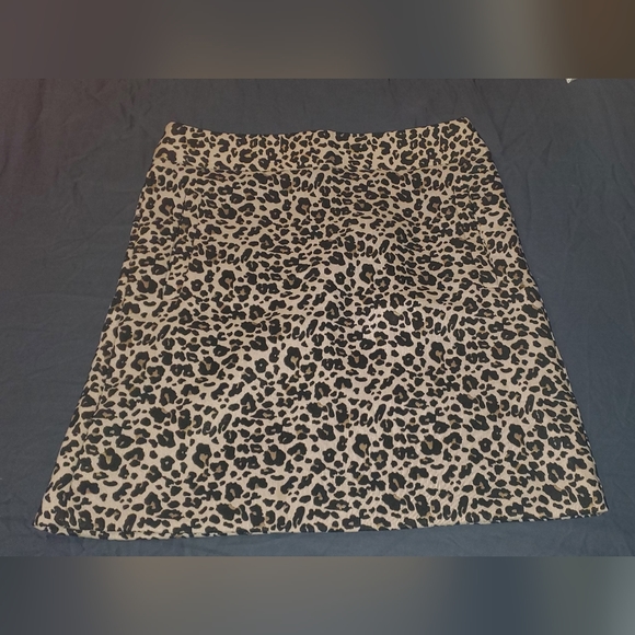 LOFT Dresses & Skirts - Loft petite cheetah print pencil skirt